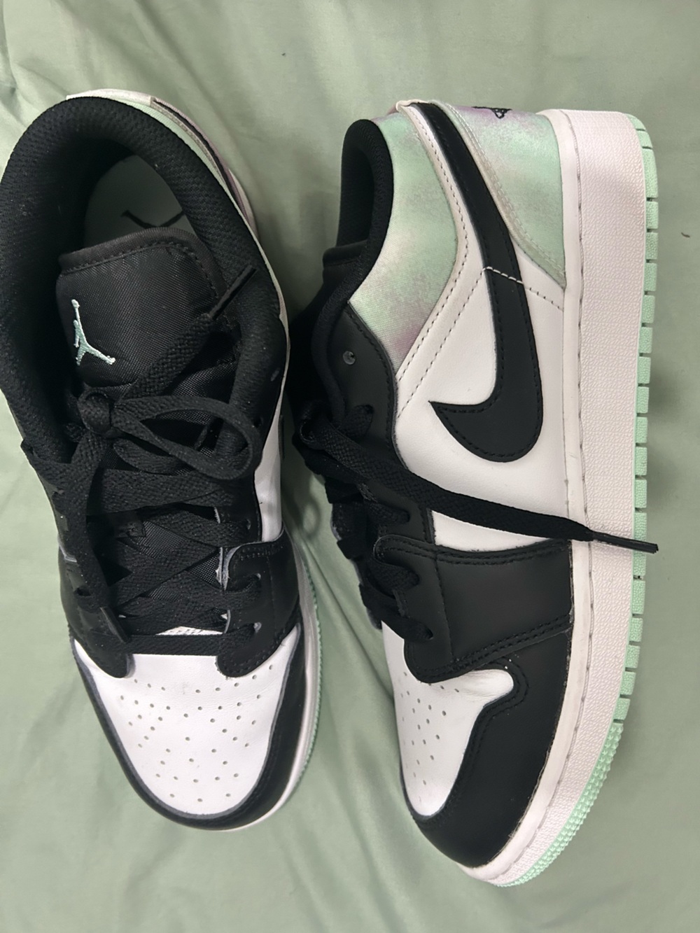 Jordan kids Sneakers in Black, White & Mint